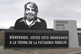 Destruyeron el monumento a Osvaldo Bayer - Un negacionismo de vuelo corto