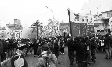 Continúan los reclamos por pan y trabajo