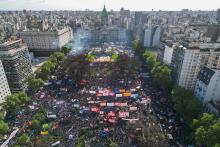 Luchar para derrotarlos y que se vayan